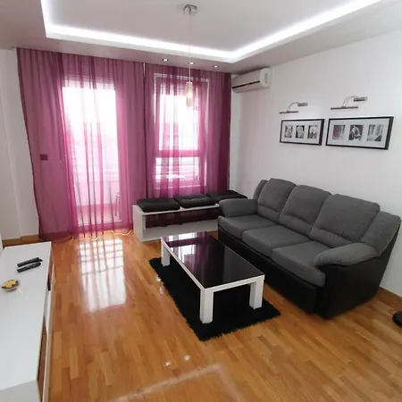 Aleksandar - Stan Na Dan Belvil Novi * Belgrade