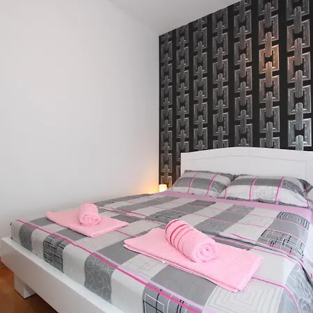 Aleksandar - Stan Na Dan Belvil Novi Belgrado